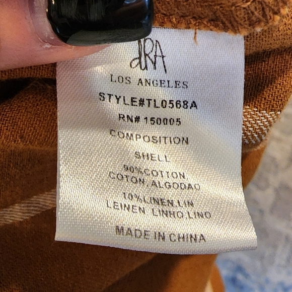 dRA linen/cotton mustard yellow/brown long sleeve blouse. - Picture 16 of 16